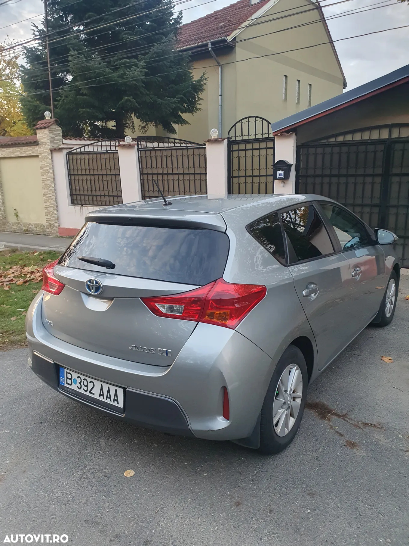 Toyota Auris 1.8 L VVT-i HSD Luna - 2