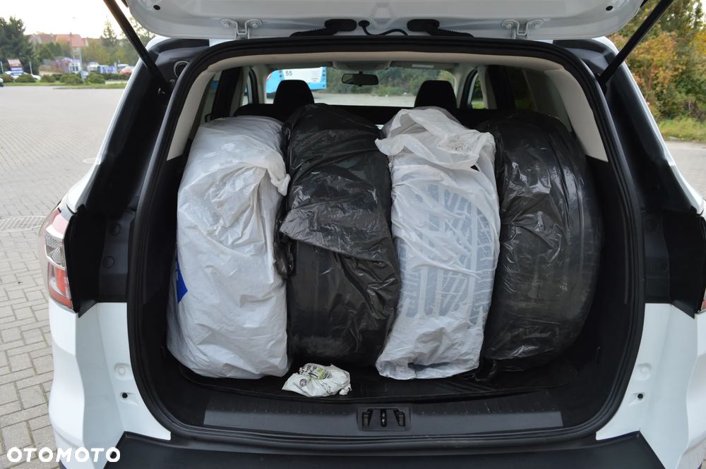 Ford Kuga 1.6 EcoBoost 2x4 Titanium - 16