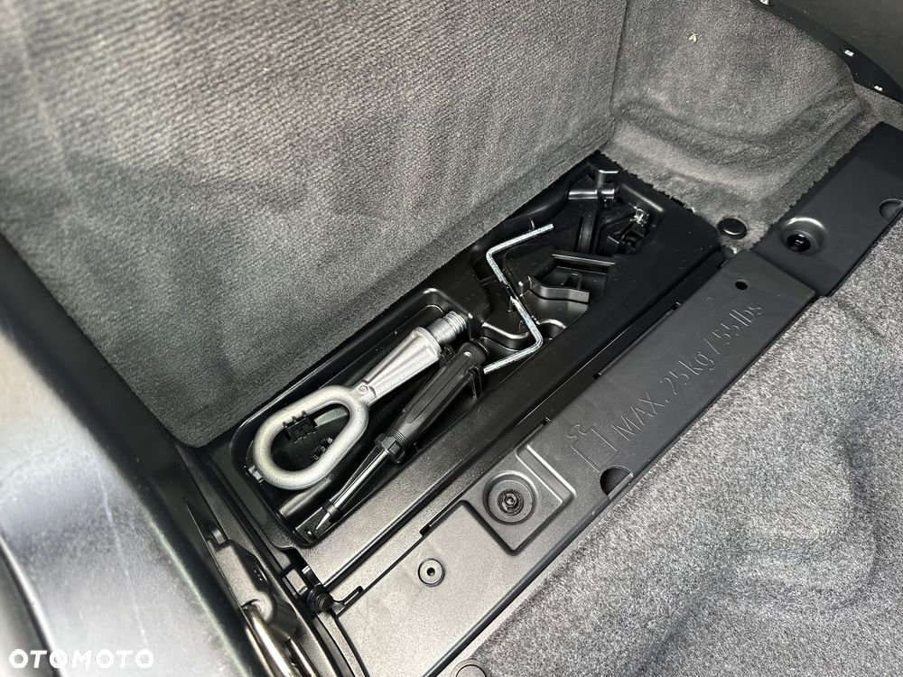 BMW Seria 3 320i Edition Exclusive - 33