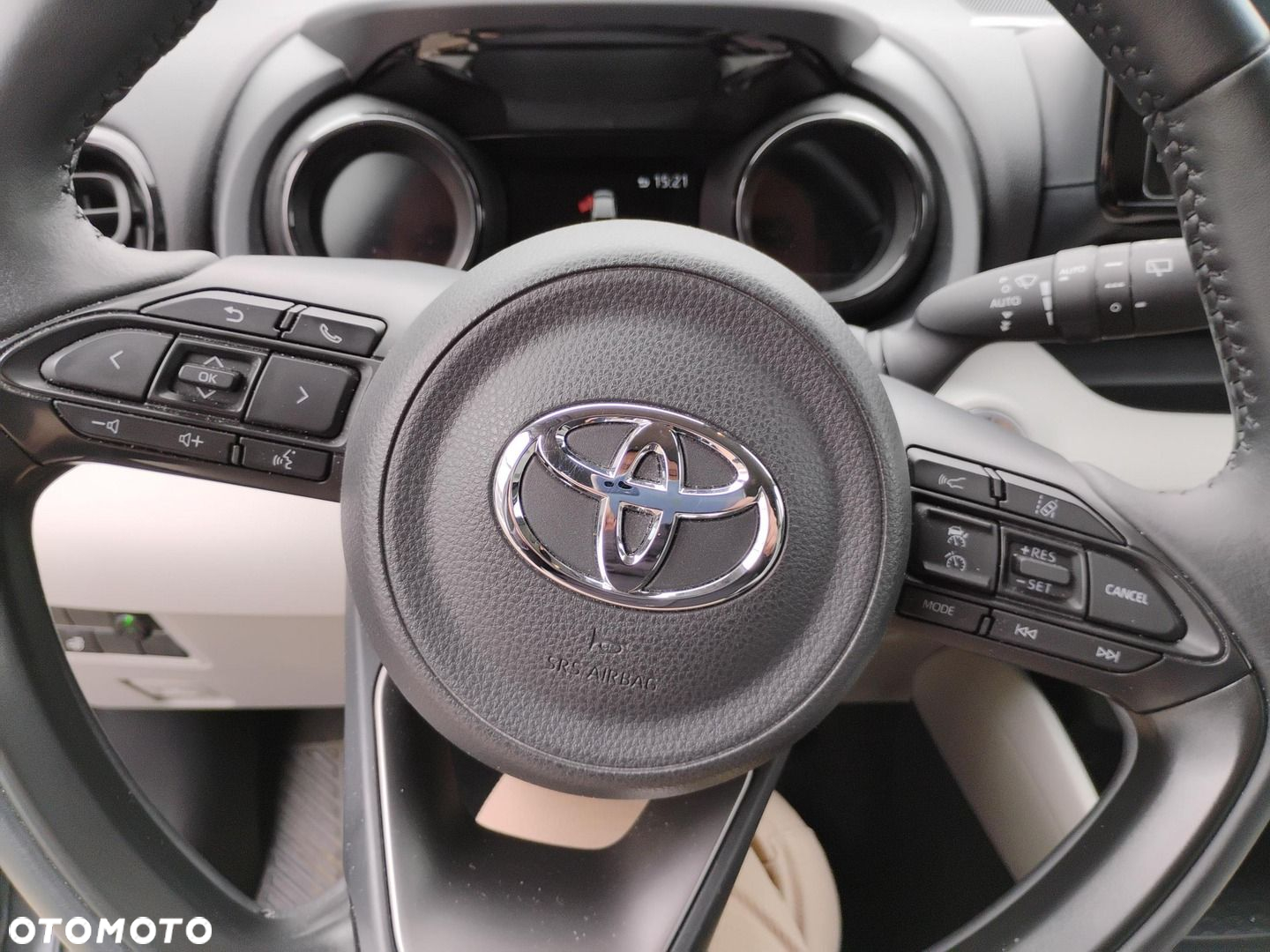 Toyota Yaris Hybrid 1.5 Executive - 12