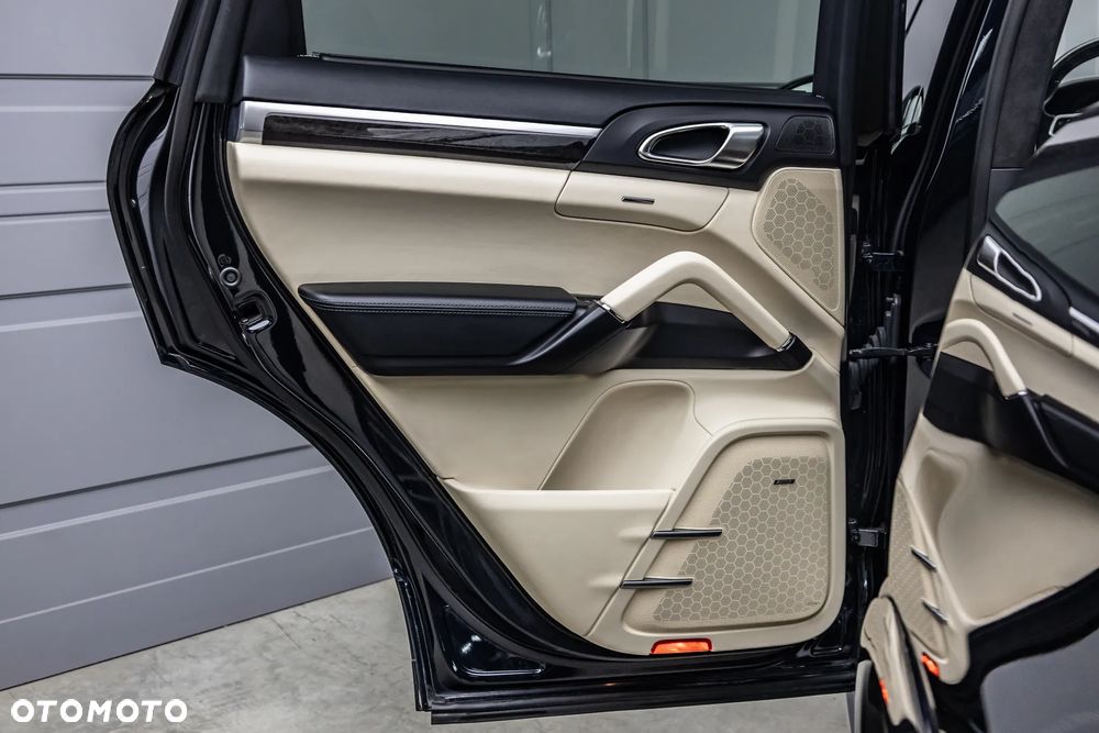 Porsche Cayenne - 28