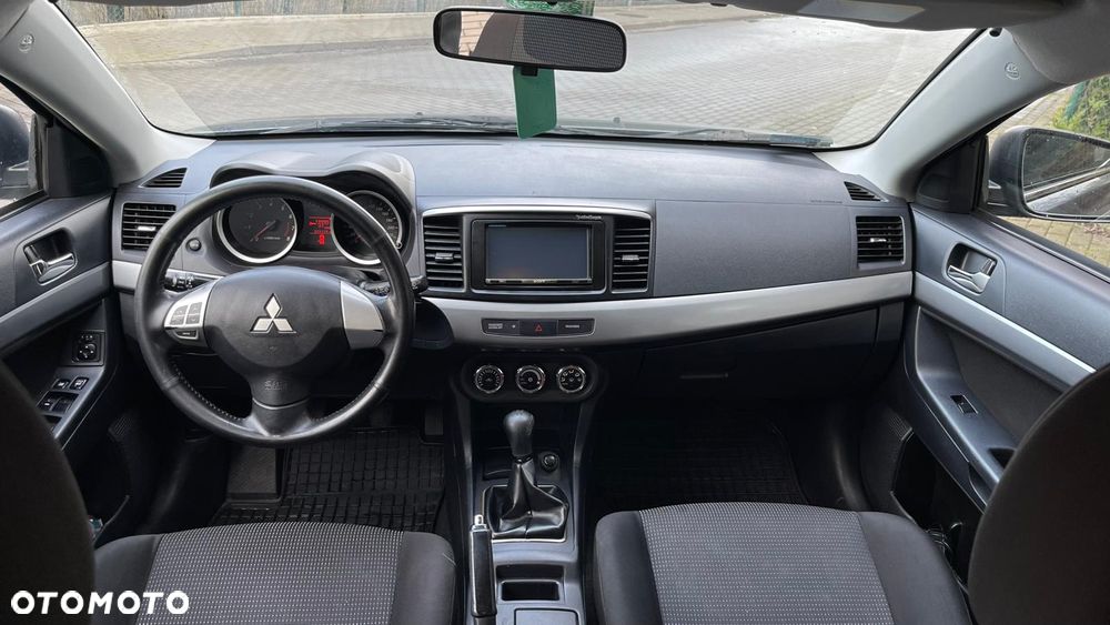 Mitsubishi Lancer 1.6 Invite - 8