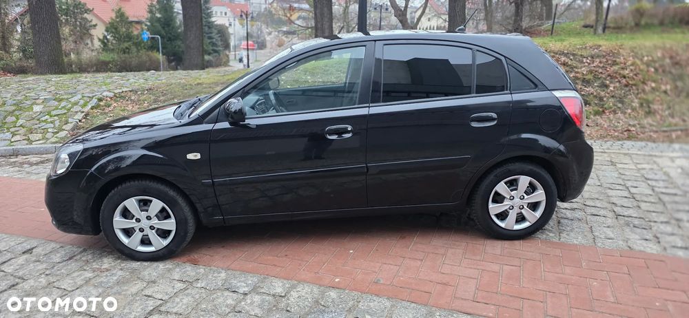 Kia Rio 1.4 Family + - 5
