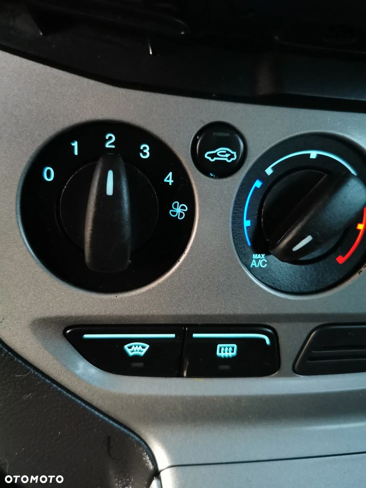 Ford Focus 1.6 Trend - 16