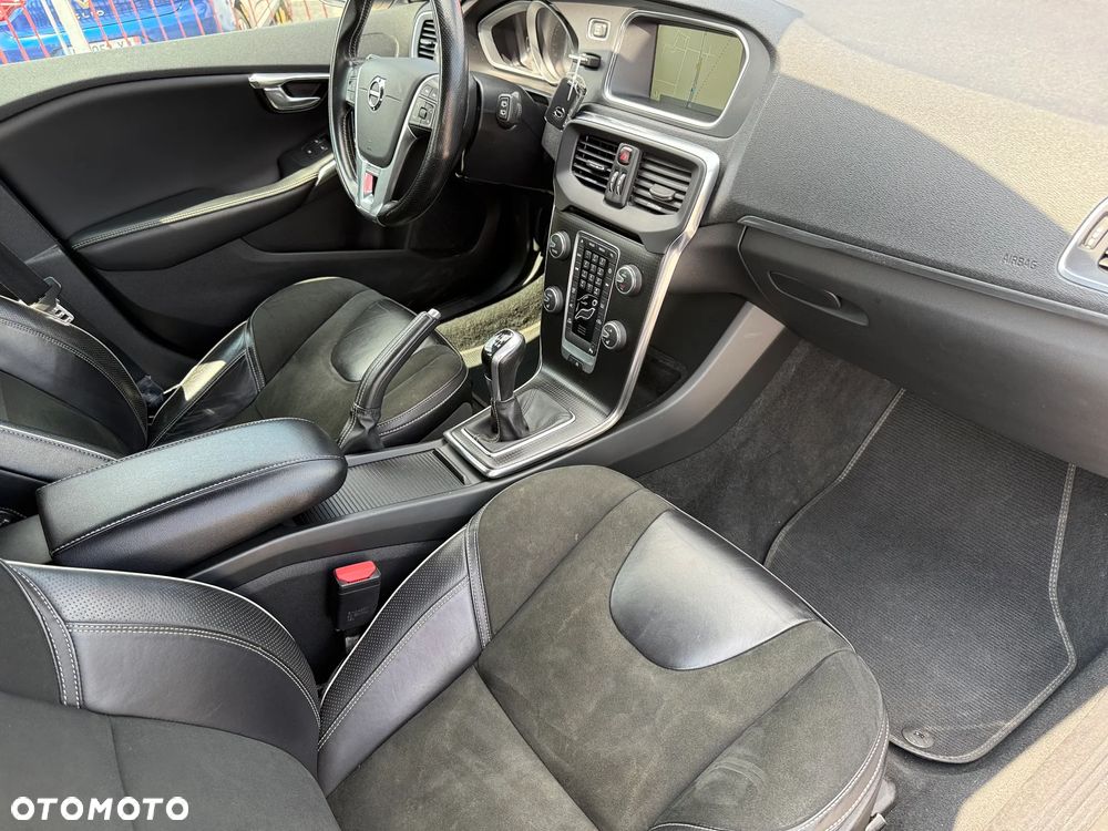 Volvo V40 D2 Drive-E R-Design Momentum - 14