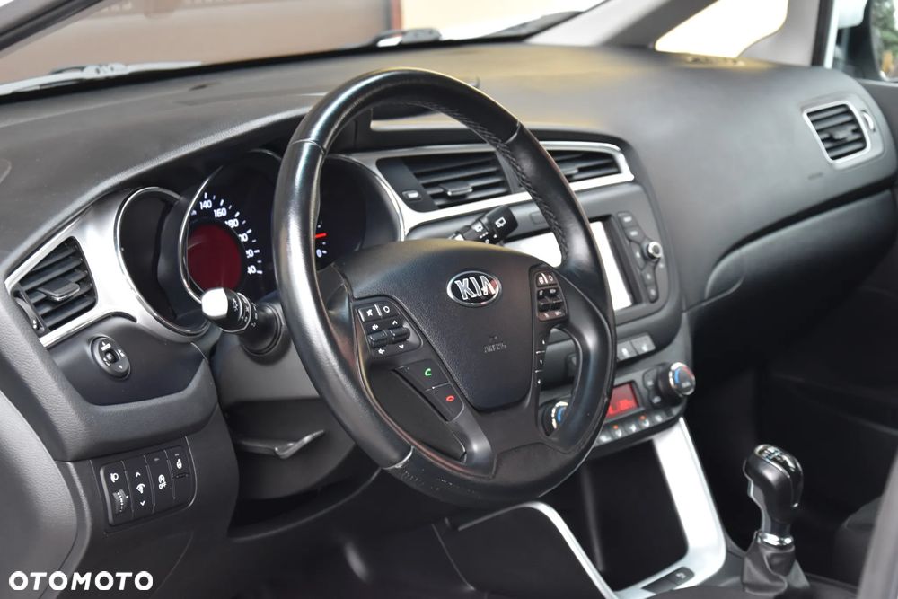 Kia Ceed 1.4 CVVT Dream-Team Edition - 24
