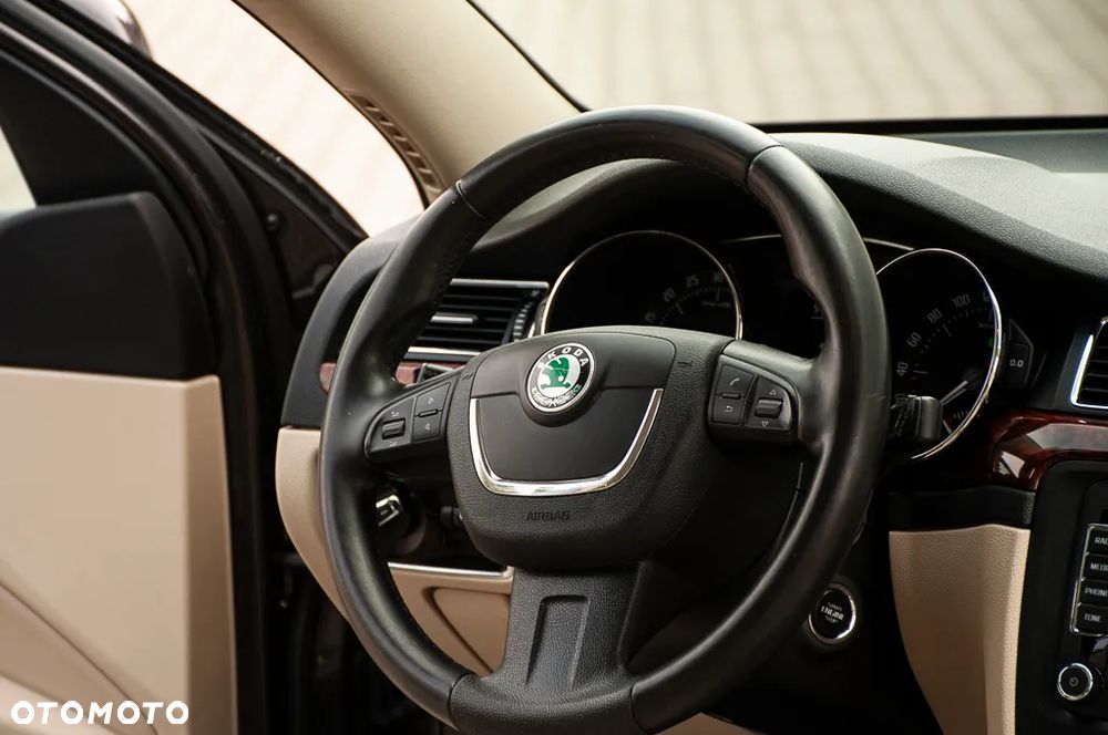Skoda Superb 2.0 TDI DSG Exclusive - 34