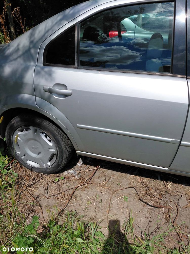 Części Ford Mondeo mk3 przed lift 1.8 benzyna sedan 2002r - 14