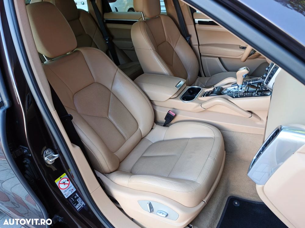 Porsche Cayenne 3.0 L - 32