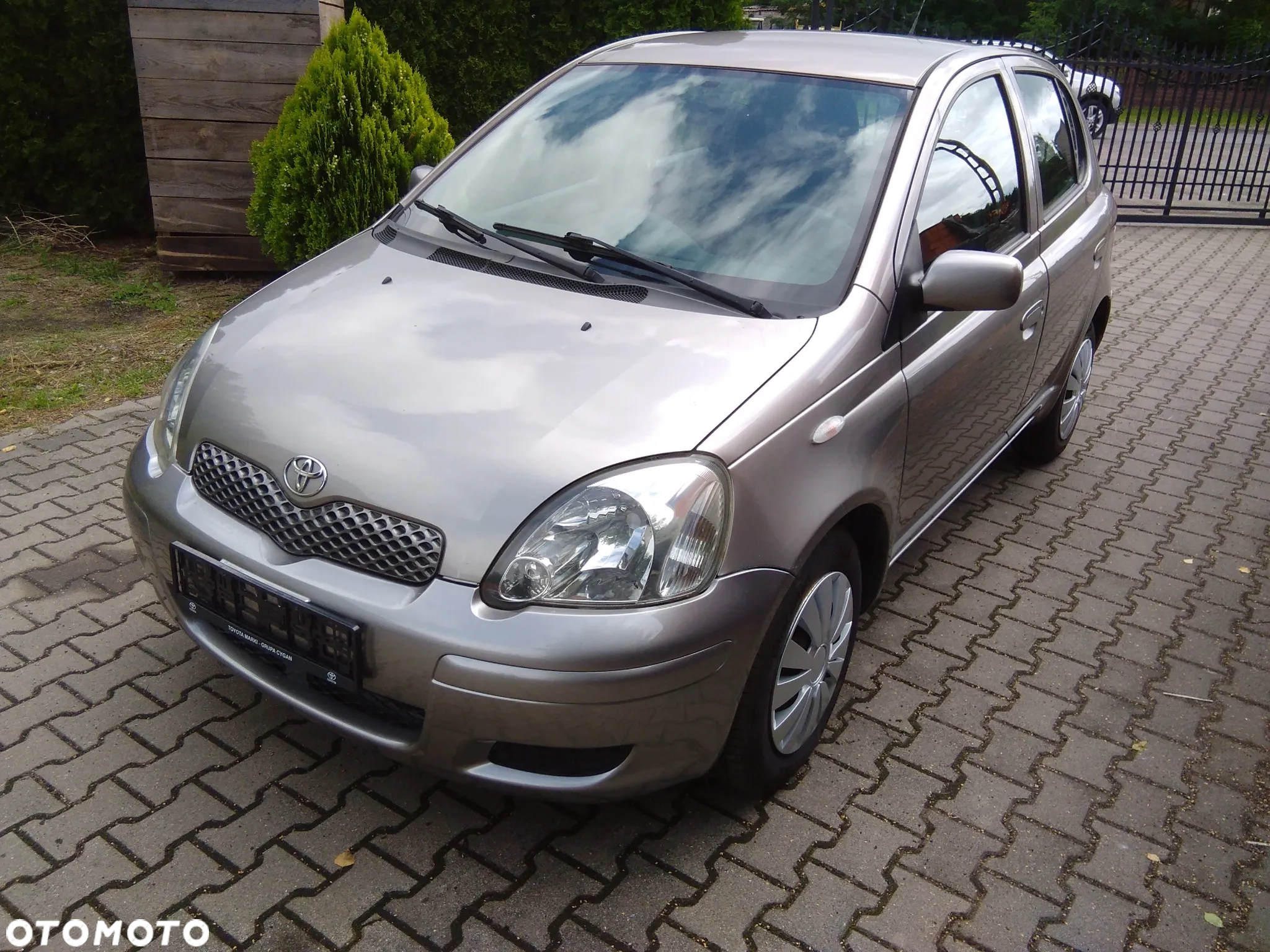 Toyota Yaris 1.0 Sol - 2