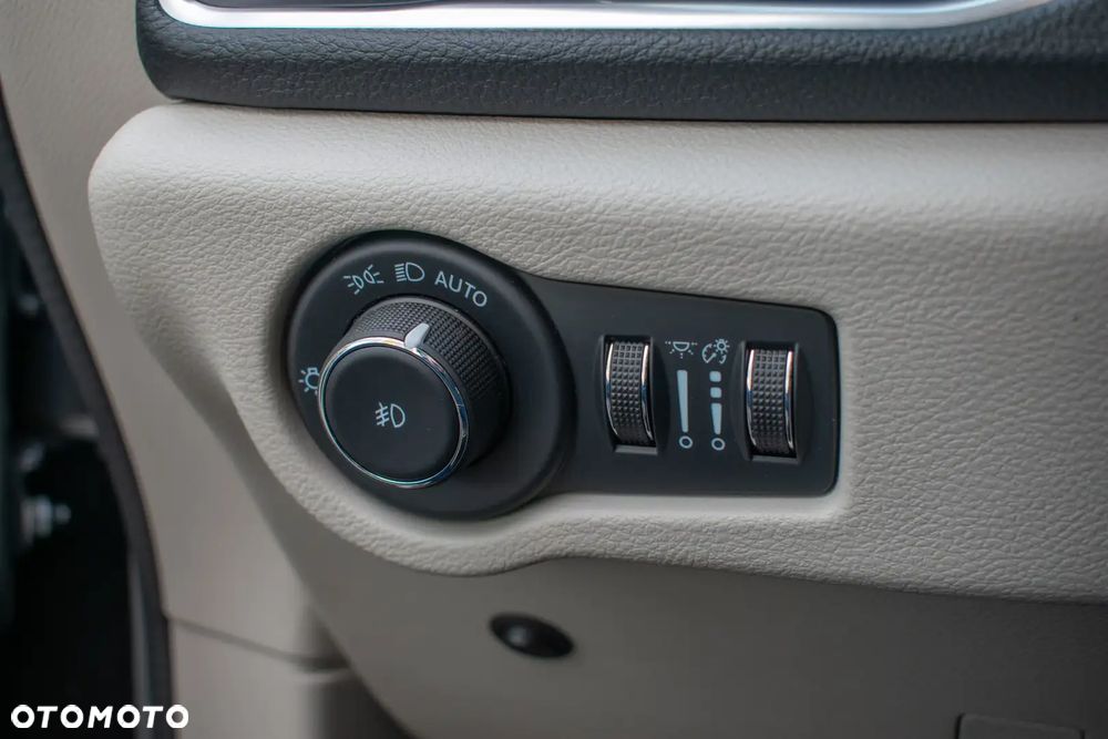 Chrysler Pacifica - 30