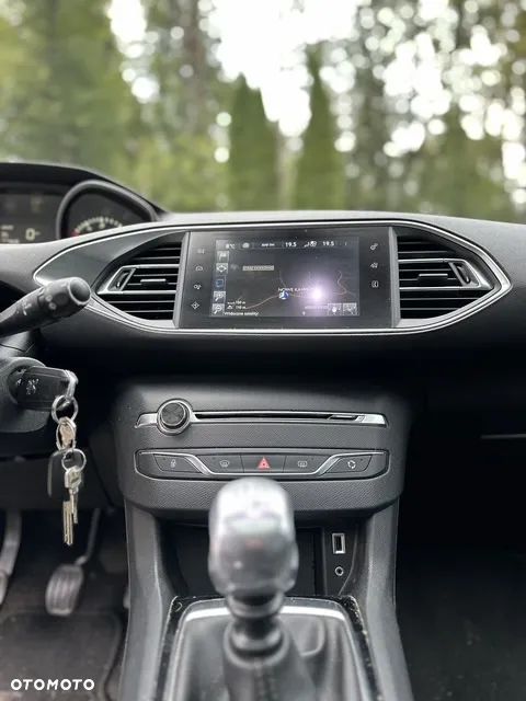 Peugeot 308 1.6 BlueHDi Allure S&S - 30