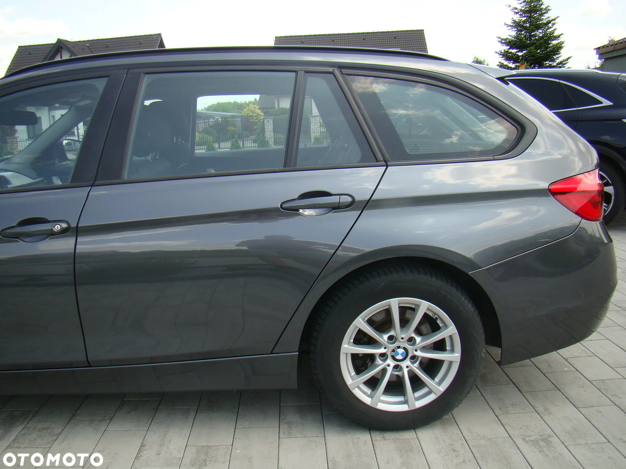 BMW Seria 3 318d Touring Advantage - 9