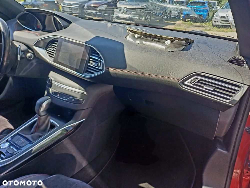 Peugeot 308 - 8