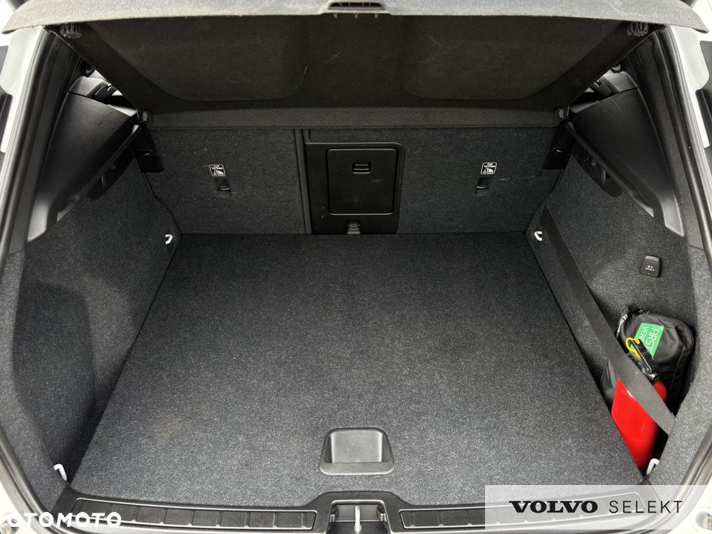 Volvo XC 40 - 25