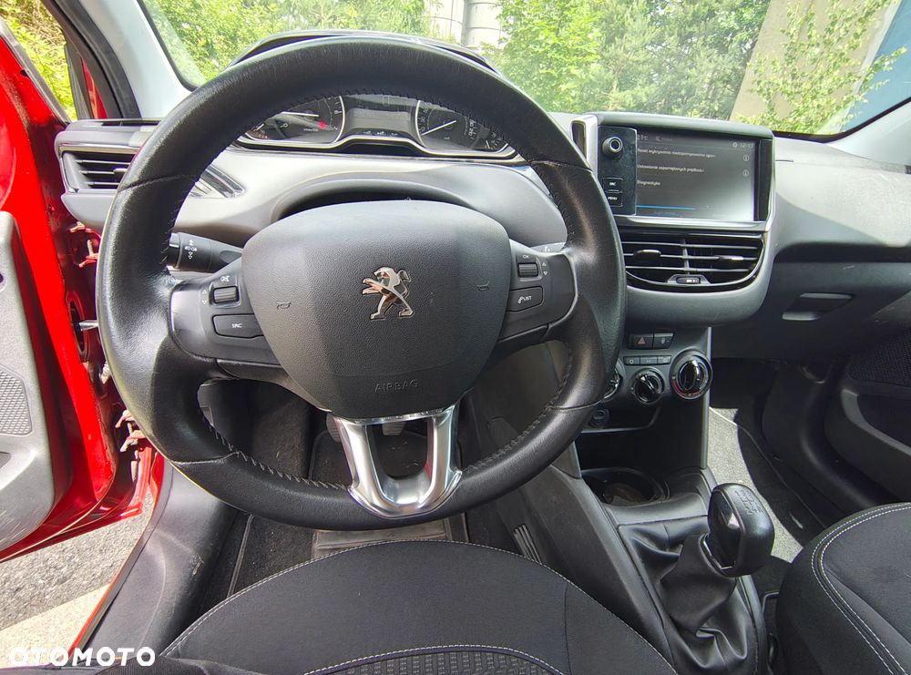 Peugeot 208 - 13