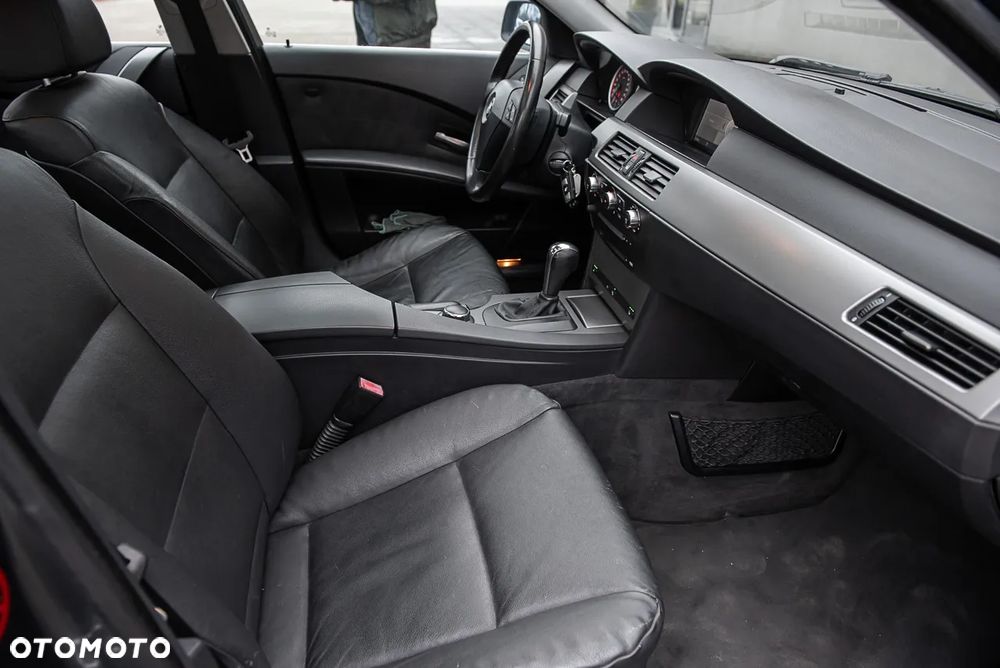 BMW Seria 5 525i - 31