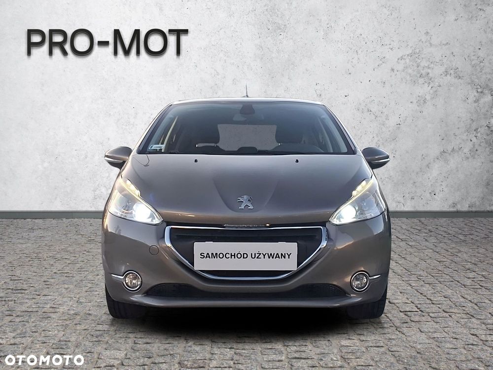 Peugeot 208 - 8
