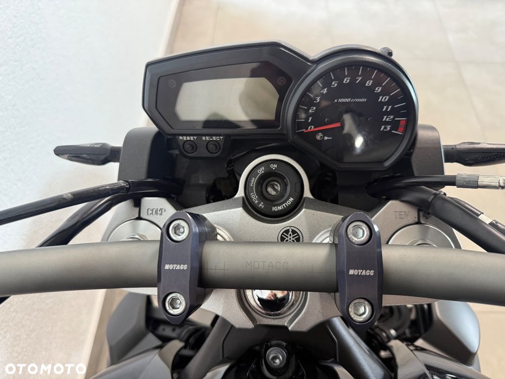 Yamaha FZ - 11