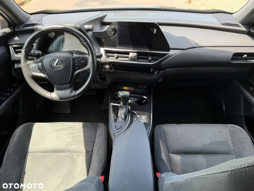 Lexus UX 250h - 19