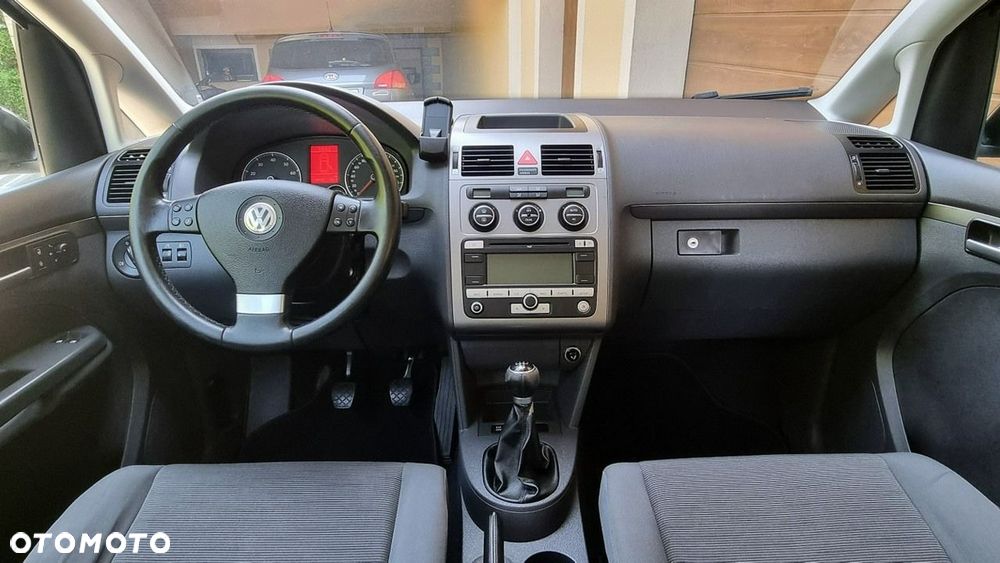 Volkswagen Touran - 12