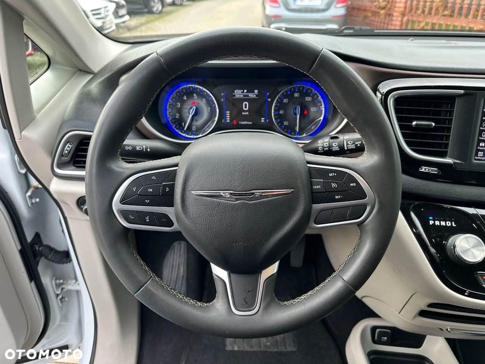 Chrysler Pacifica - 8