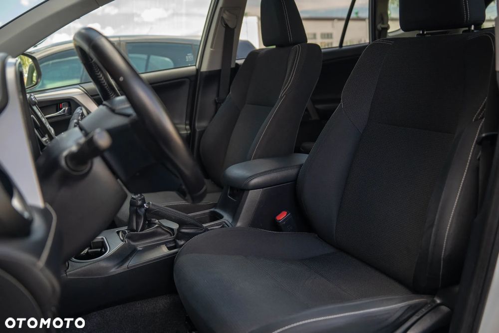 Toyota RAV4 2.0 D-4D Active 4x2 - 24