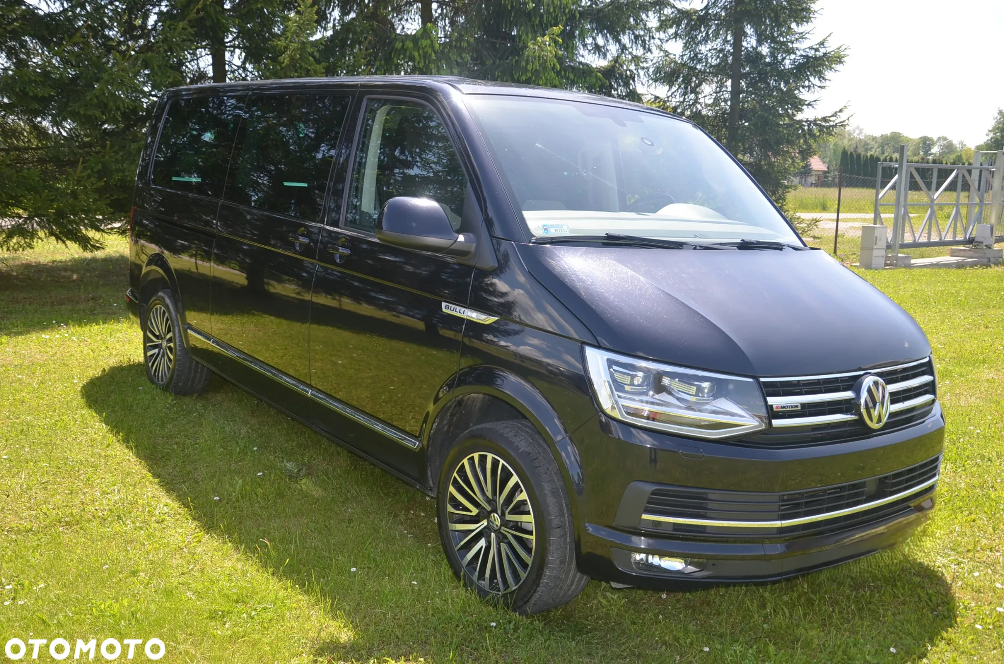 Volkswagen Multivan - 2