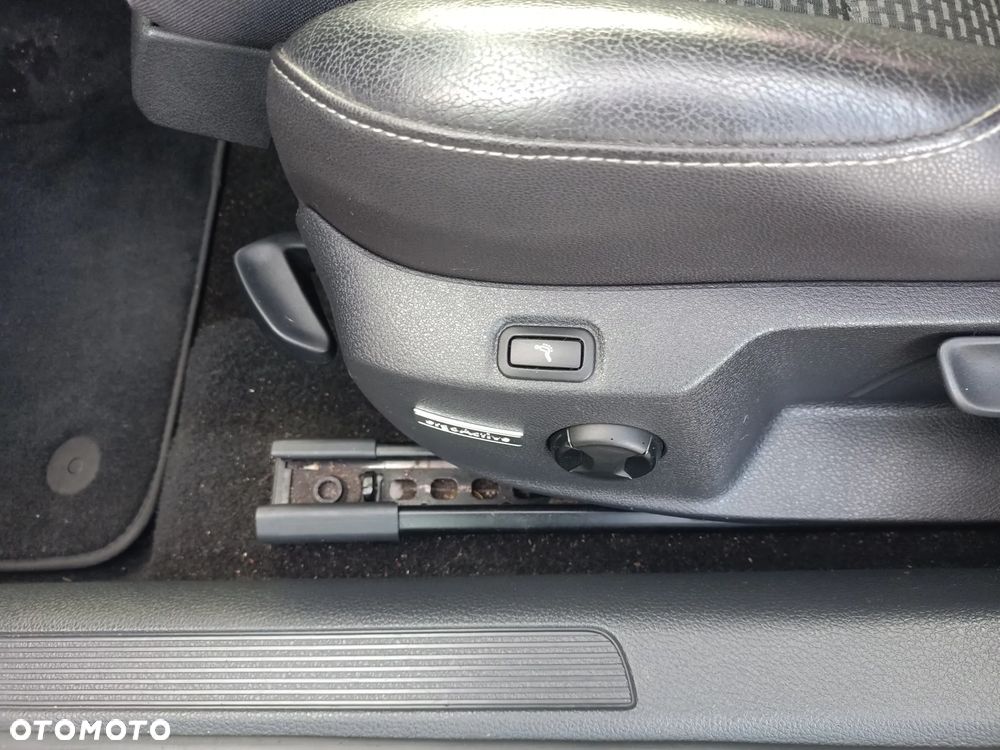 Volkswagen Golf 1.6 TDI DPF Comfortline - 11