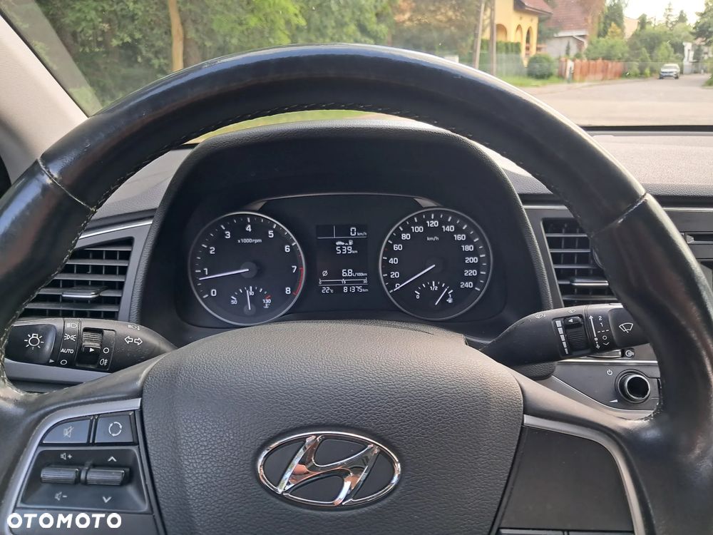 Hyundai Elantra 1.6 Classic Plus - 20