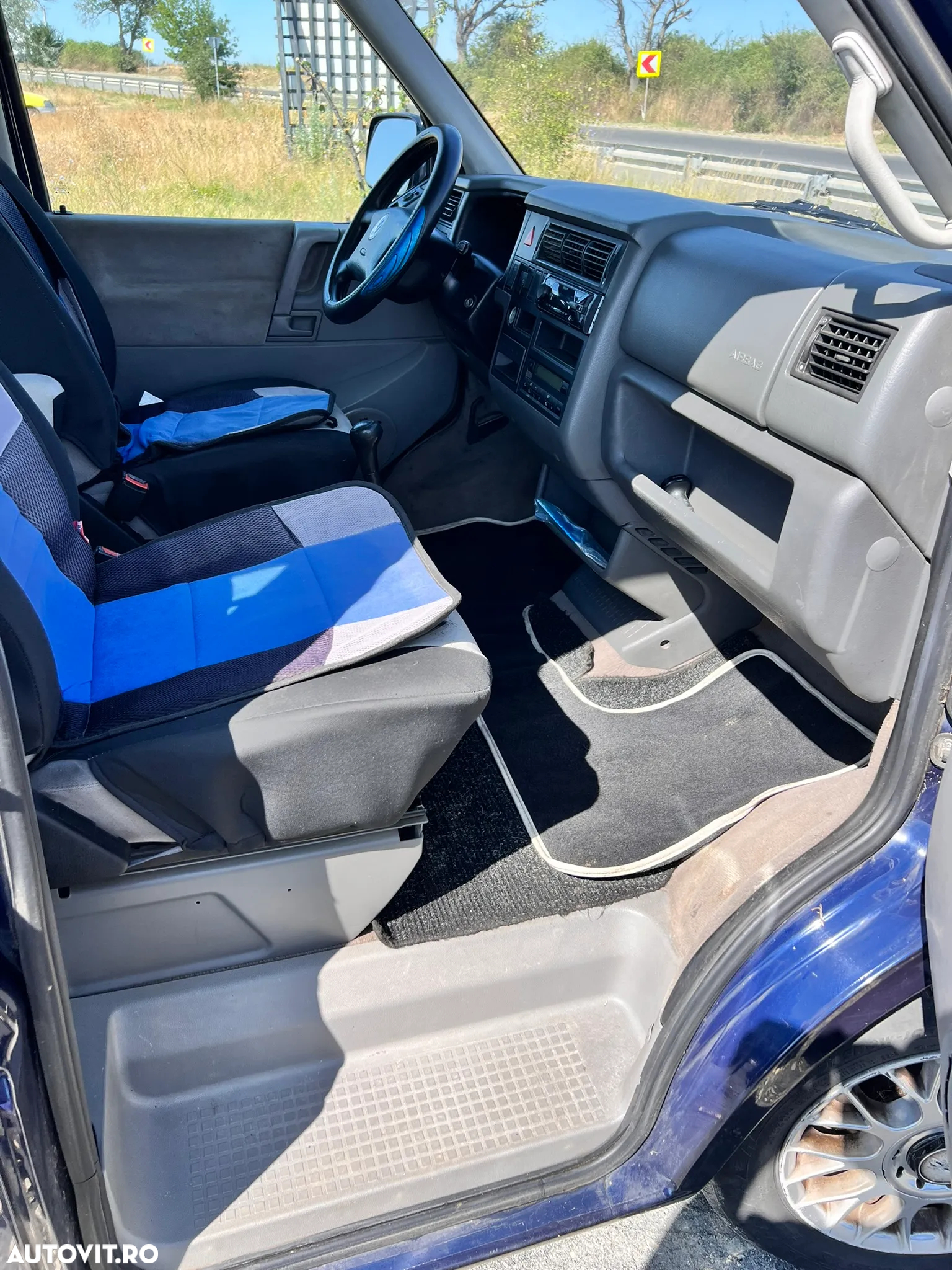 Volkswagen Caravelle - 4