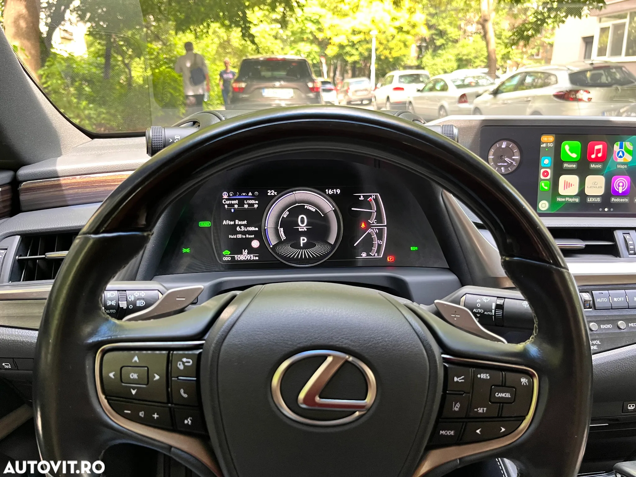 Lexus Seria ES 300h 2.5 TNGA HV 25H- 4X2 CVT Executive - 12
