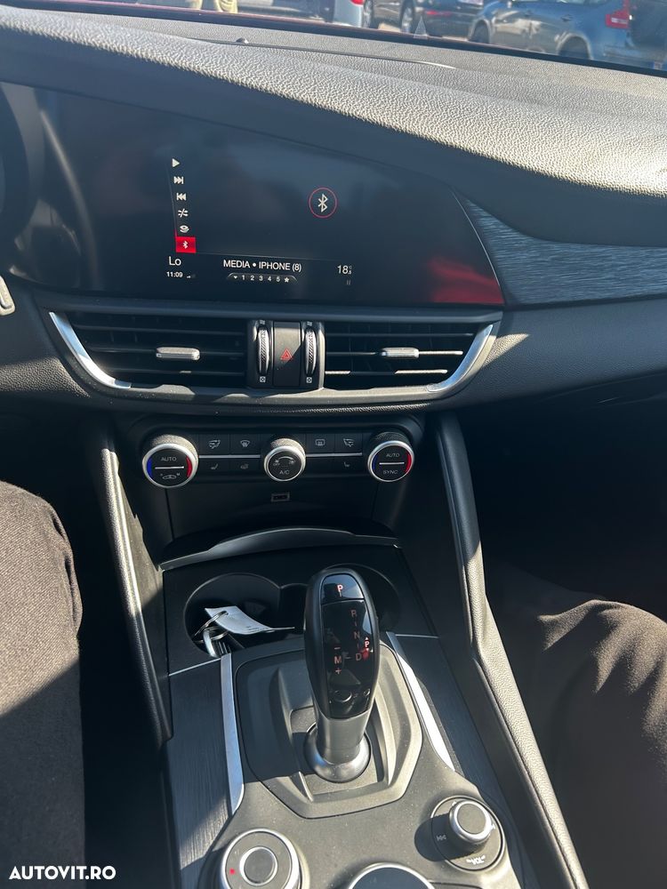 Alfa Romeo Giulia 2.0 Turbo 16V AT8 Business - 6
