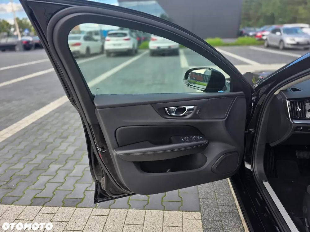 Volvo V60 B3 B Momentum Core - 34