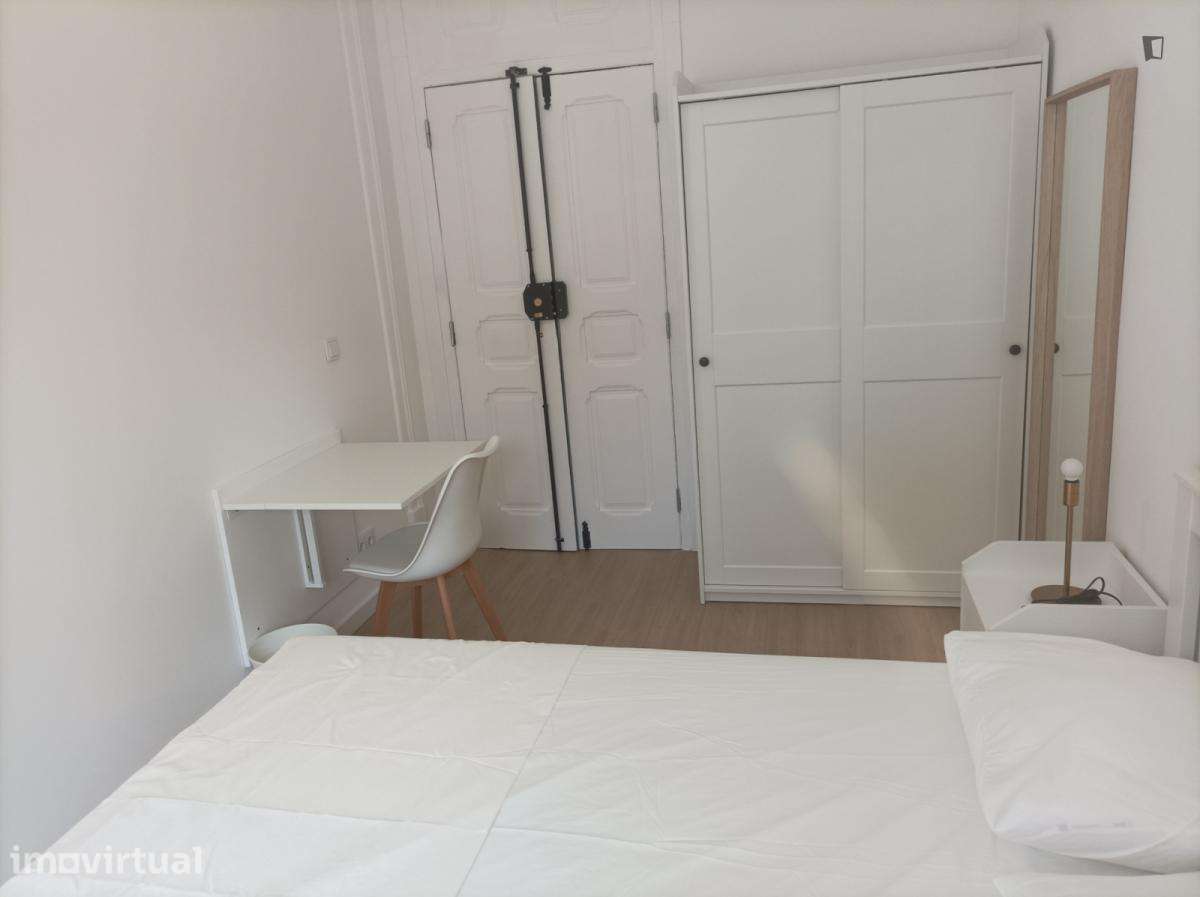 Quarto - localizado em Alameda Lisbon - Grande imagem: 5/18