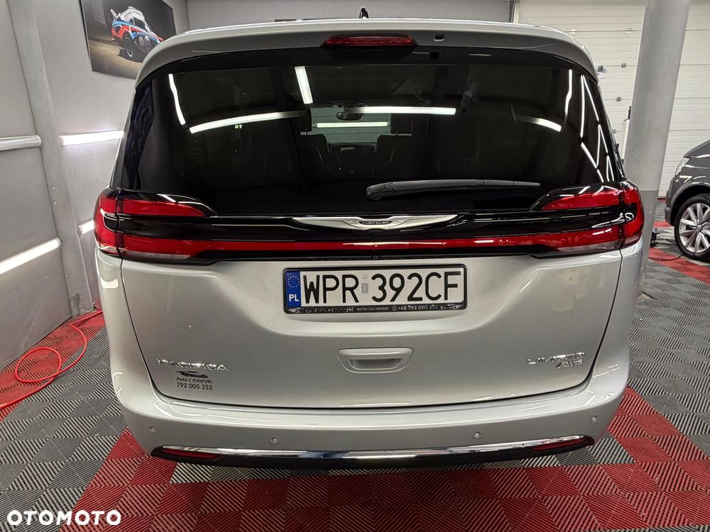 Chrysler Pacifica - 8
