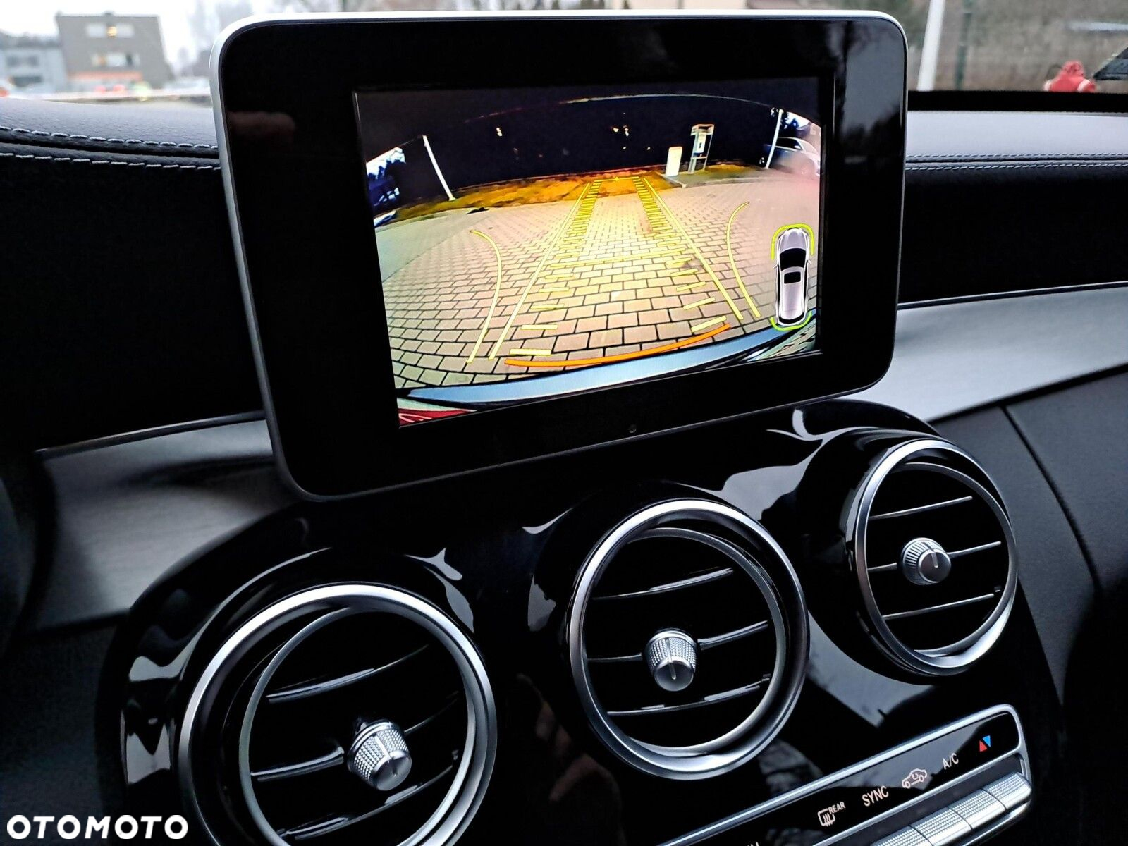 Mercedes-Benz Klasa C 200 4-Matic 7G-TRONIC - 23
