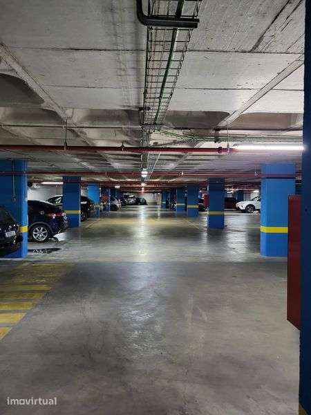 Parqueamento Telheiras junto ao Metro - Grande imagem: 2/9