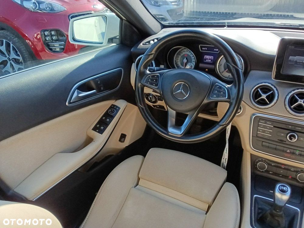 Mercedes-Benz GLA - 13