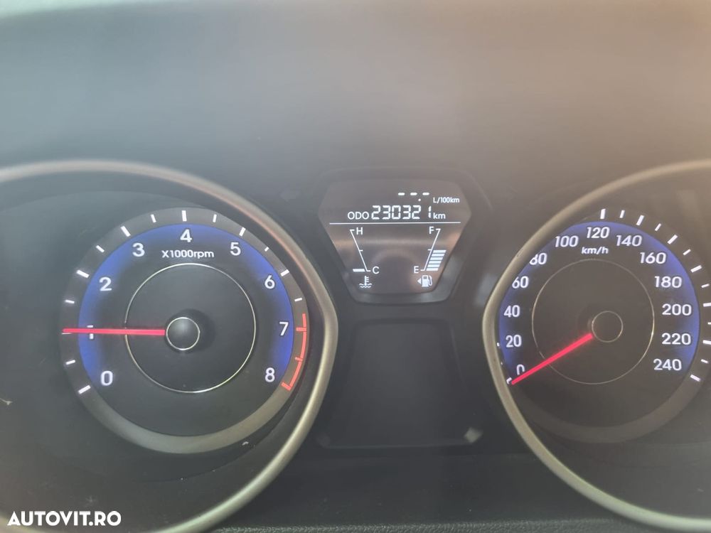 Hyundai Elantra 1.6 MPi - 5
