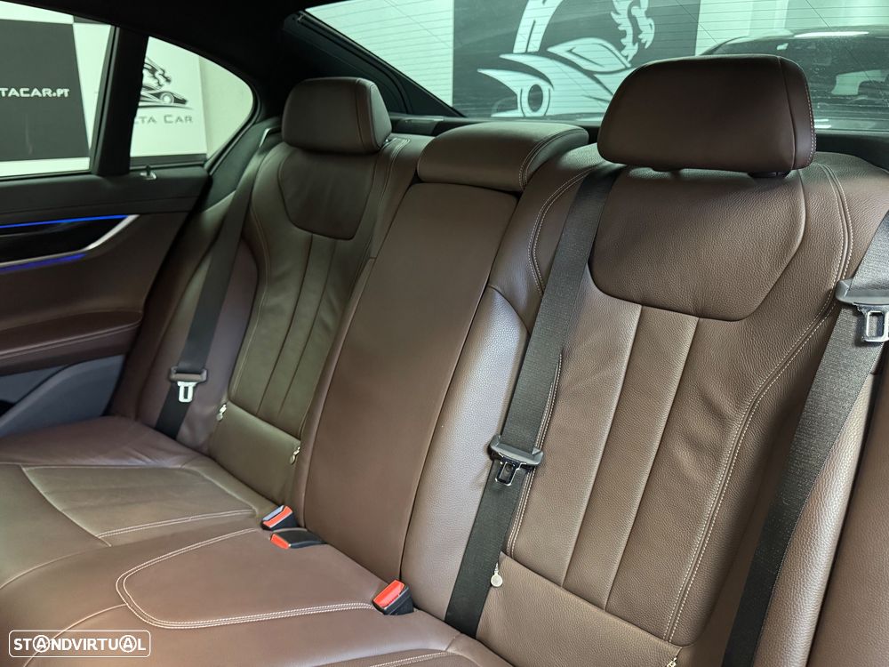 BMW 740 d xDrive Pack M Auto - 54
