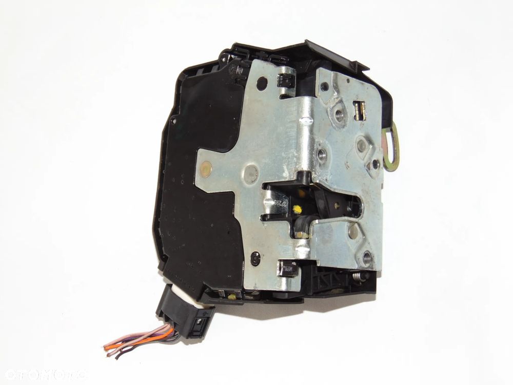Zamek przedni przód prawy pasażera 8 PIN Land Rover Freelander I 97-03r EUROPA - 1