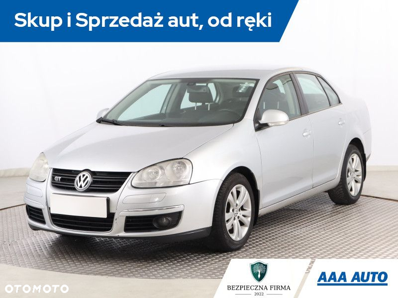 Volkswagen Jetta - 2
