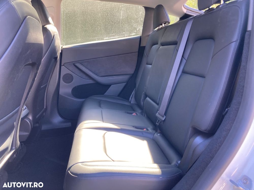 Tesla Model Y Long Range Dual Motor AWD - 8