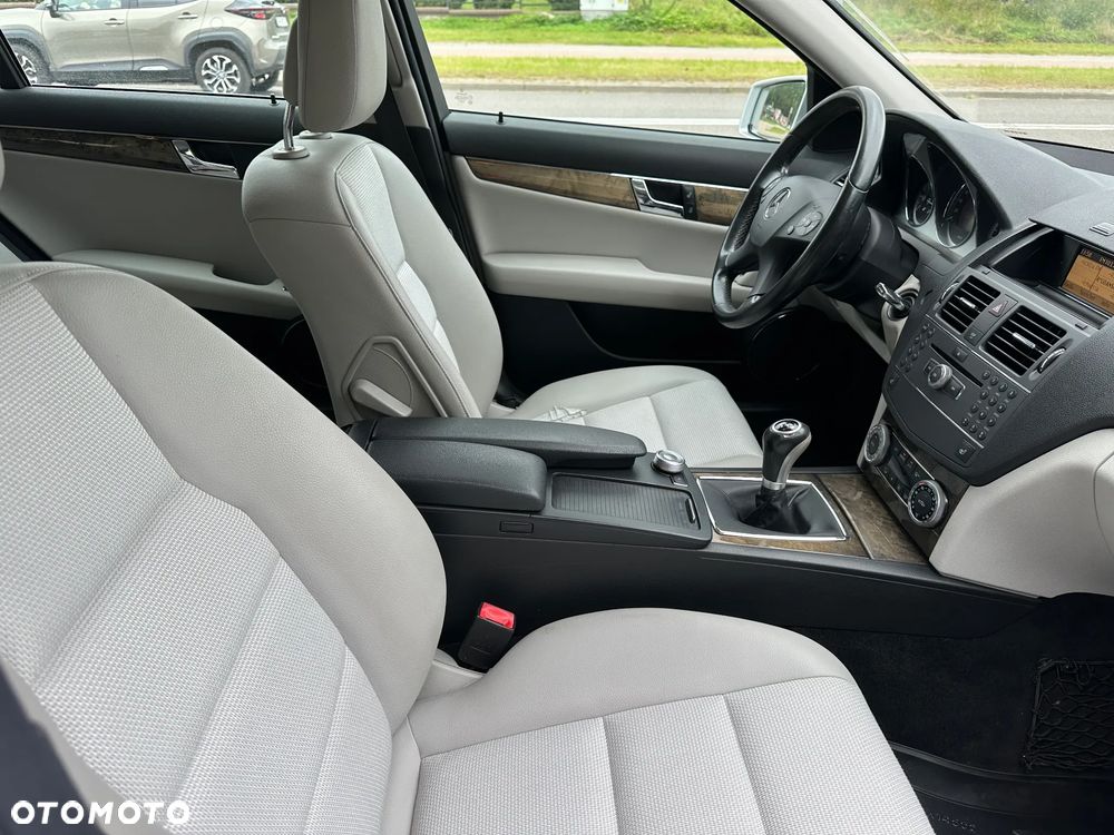 Mercedes-Benz C-Class 2010 photo 3