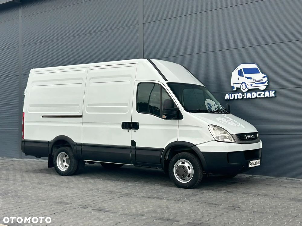 Iveco Daily 40C18 35C18 3.0 HPI L3H2 Średniak **Hak 3,5t.**NA BLIŹNIAKACH**Sprowadzony**2011R** - 2