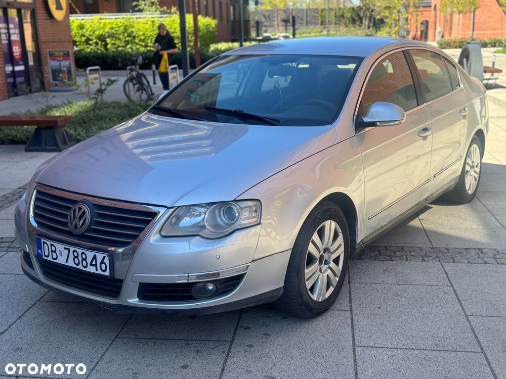 Volkswagen Passat - 1