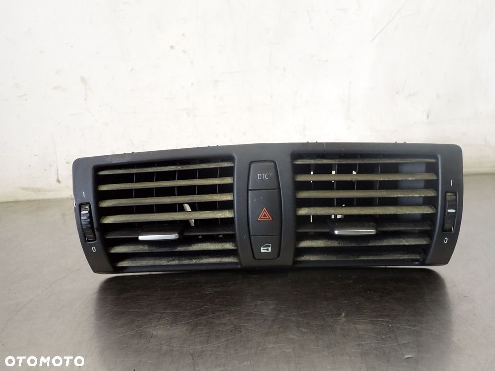 KRATKA NAWIEWU ŚRODKOWA BMW E87 - 1