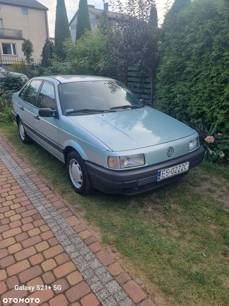 Volkswagen Passat - 1