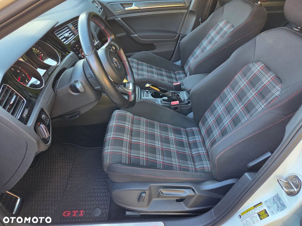 Volkswagen Golf 2.0 TSI BMT GTI - 30